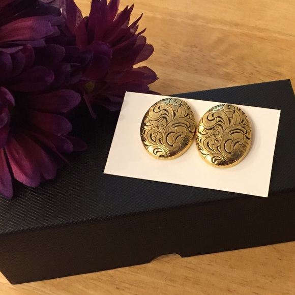 Vintage Lady Remington Earrings - Picture 2 of 4